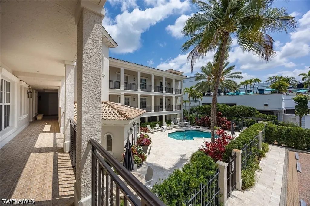 411 6th Street S Naples FL 34102