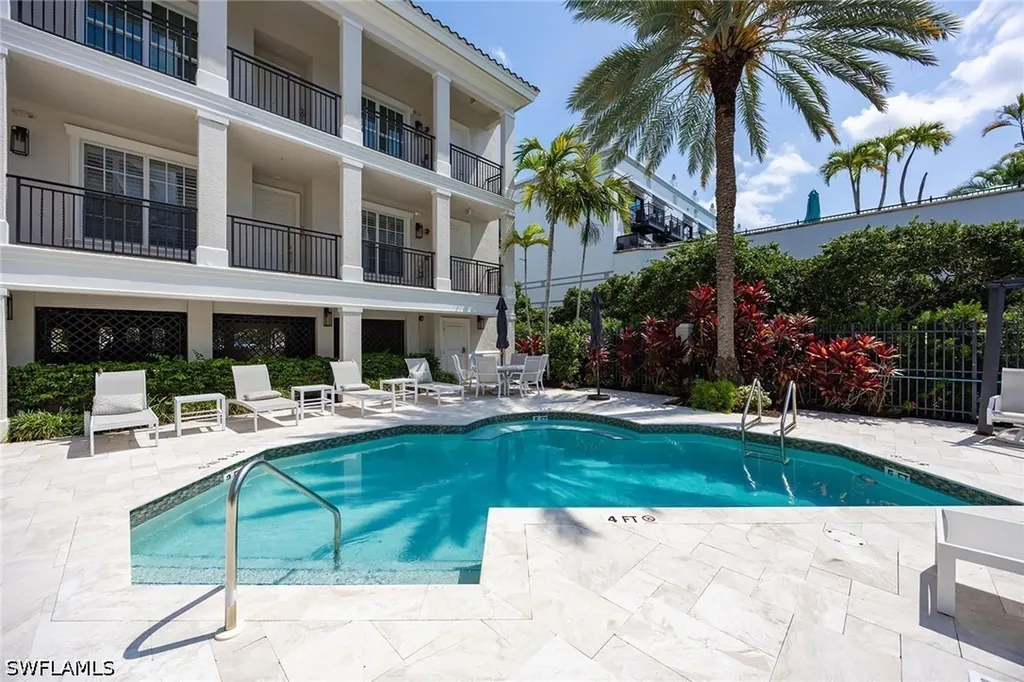 411 6th Street S Naples FL 34102