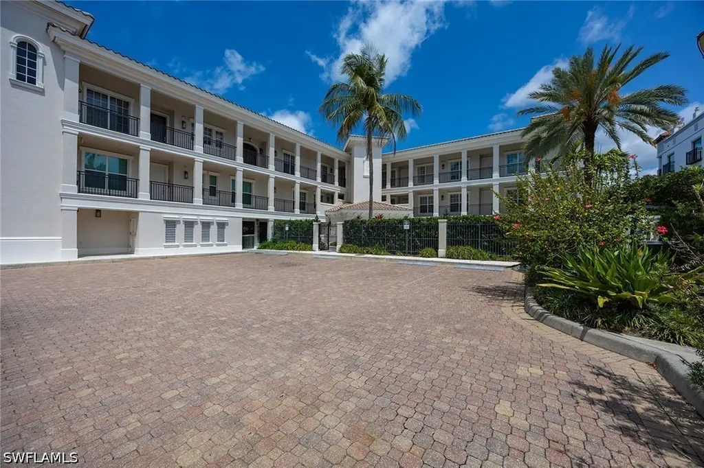 411 6th Street S Naples FL 34102