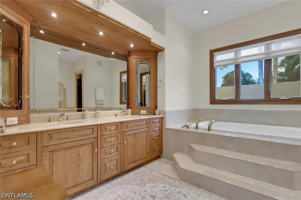 6020 Green Boulevard Naples FL 34116