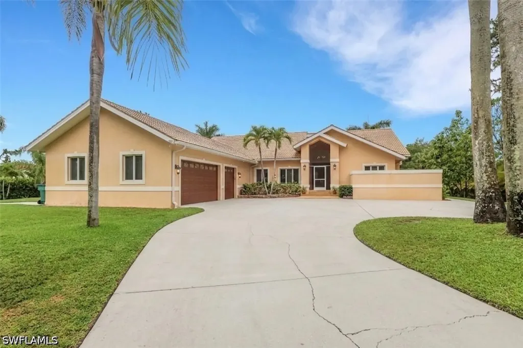 6020 Green Boulevard Naples FL 34116
