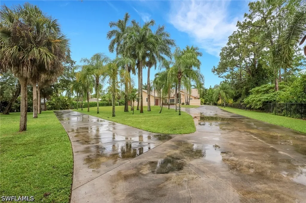 6020 Green Boulevard Naples FL 34116