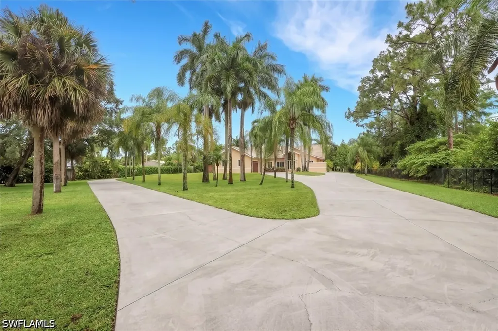 6020 Green Boulevard Naples FL 34116