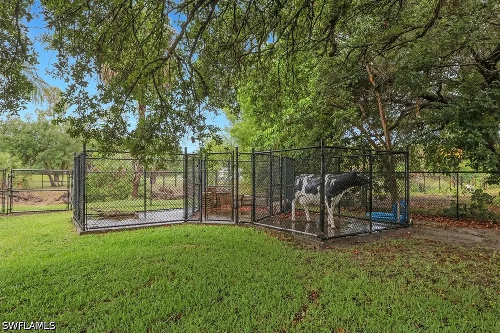 6020 Green Boulevard Naples FL 34116