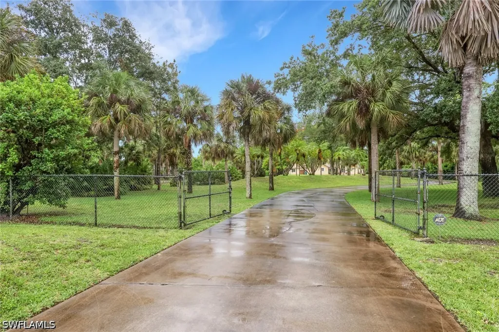 6020 Green Boulevard Naples FL 34116