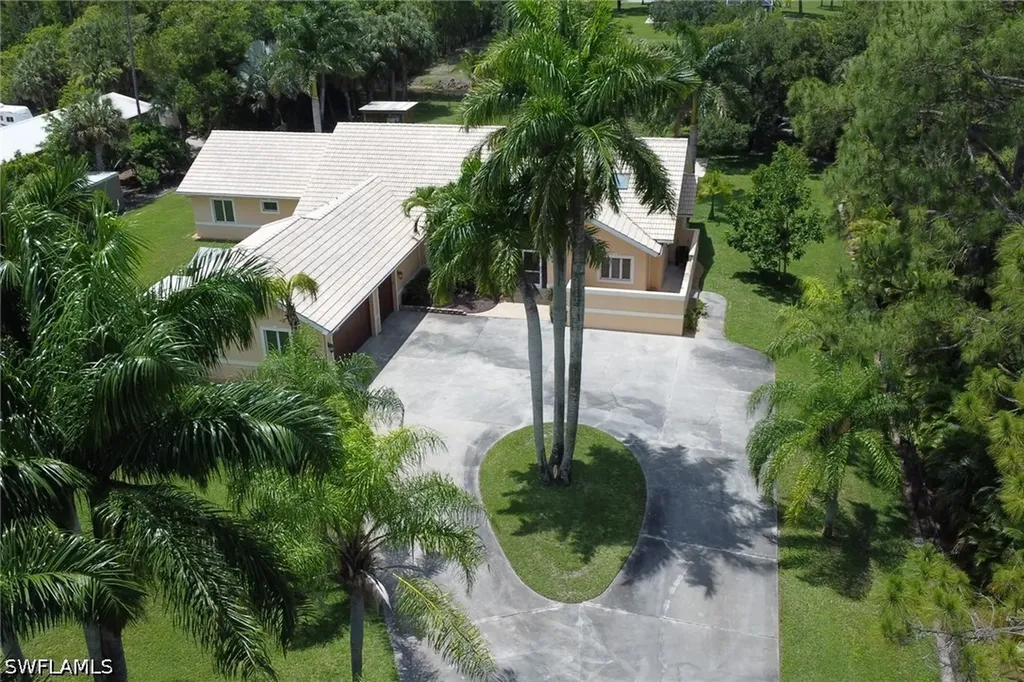 6020 Green Boulevard Naples FL 34116