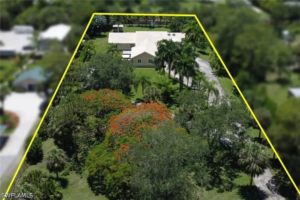 6020 Green Boulevard Naples FL 34116