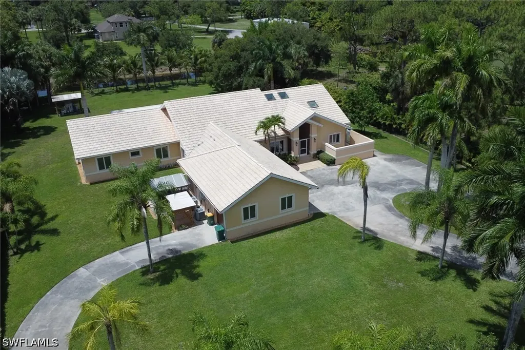 6020 Green Boulevard Naples FL 34116