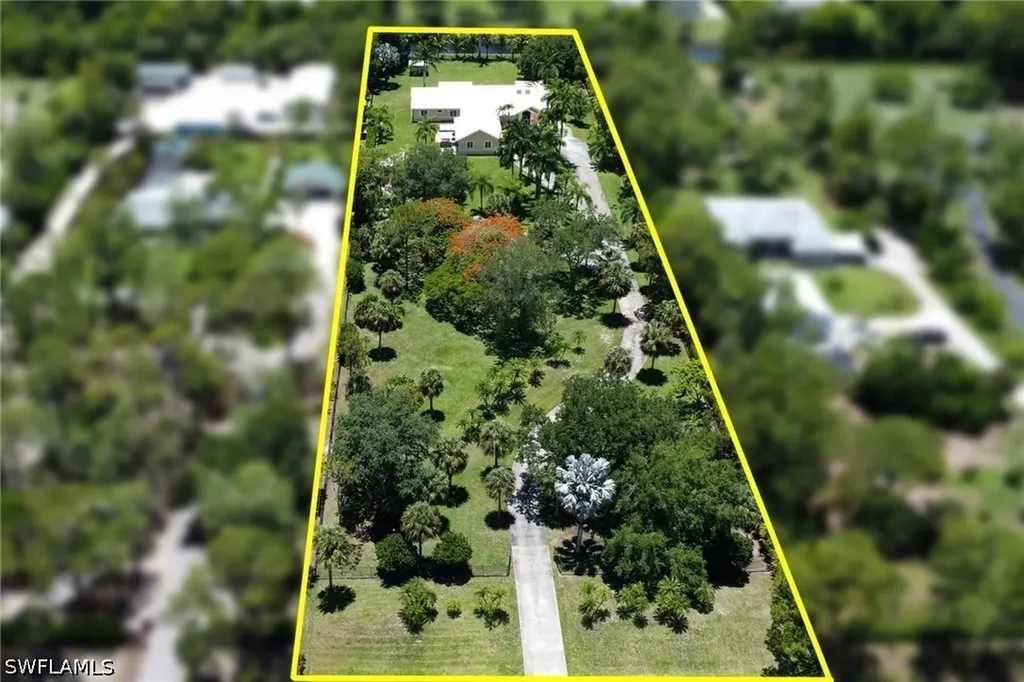 6020 Green Boulevard Naples FL 34116