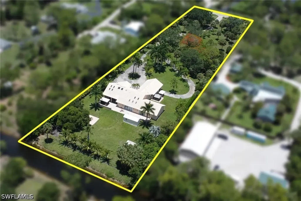 6020 Green Boulevard Naples FL 34116