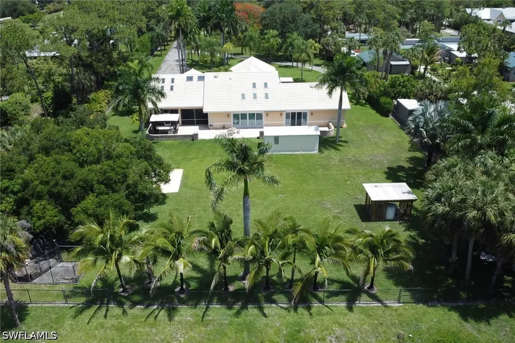 6020 Green Boulevard Naples FL 34116
