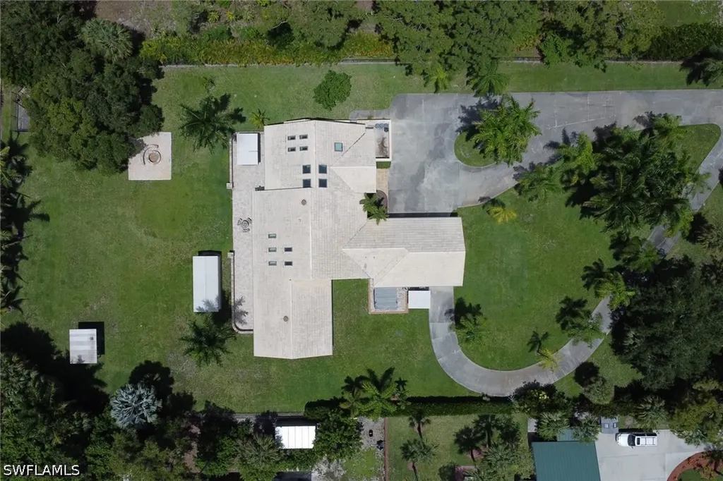 6020 Green Boulevard Naples FL 34116