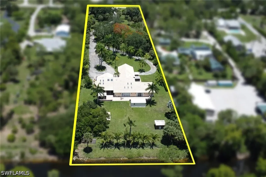 6020 Green Boulevard Naples FL 34116