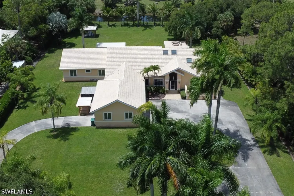 6020 Green Boulevard Naples FL 34116
