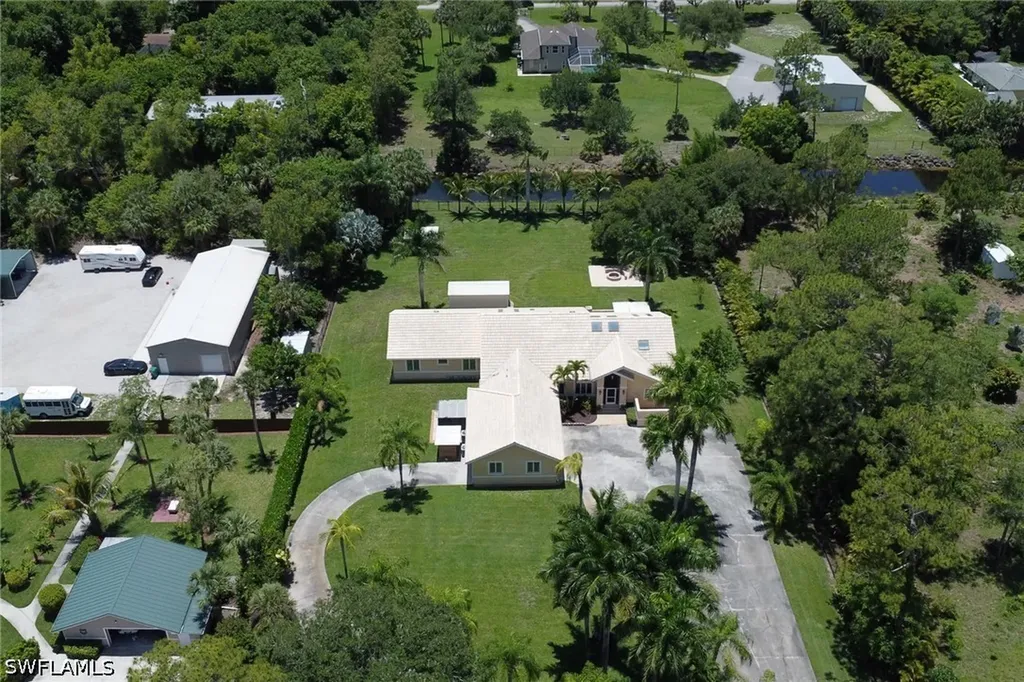 6020 Green Boulevard Naples FL 34116