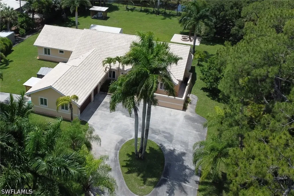 6020 Green Boulevard Naples FL 34116