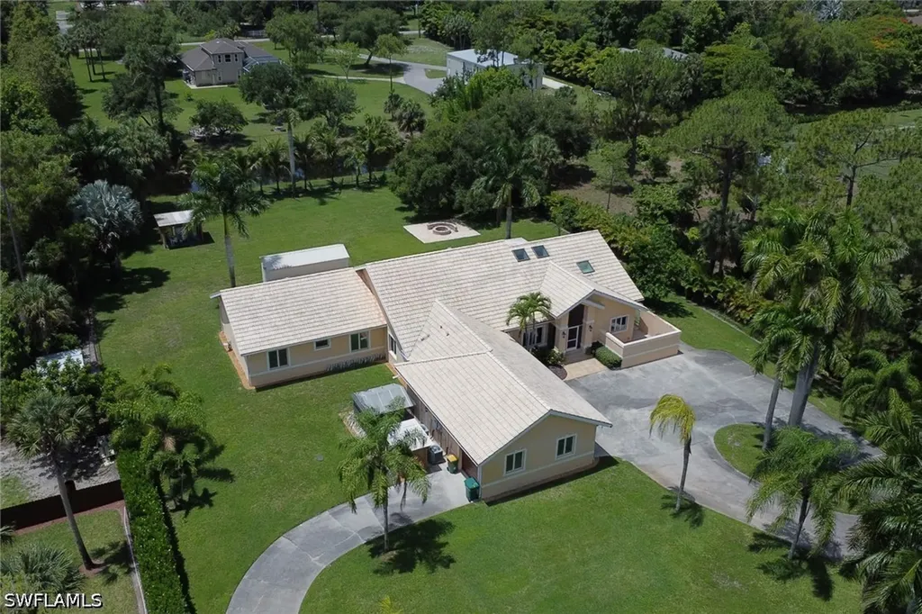 6020 Green Boulevard Naples FL 34116