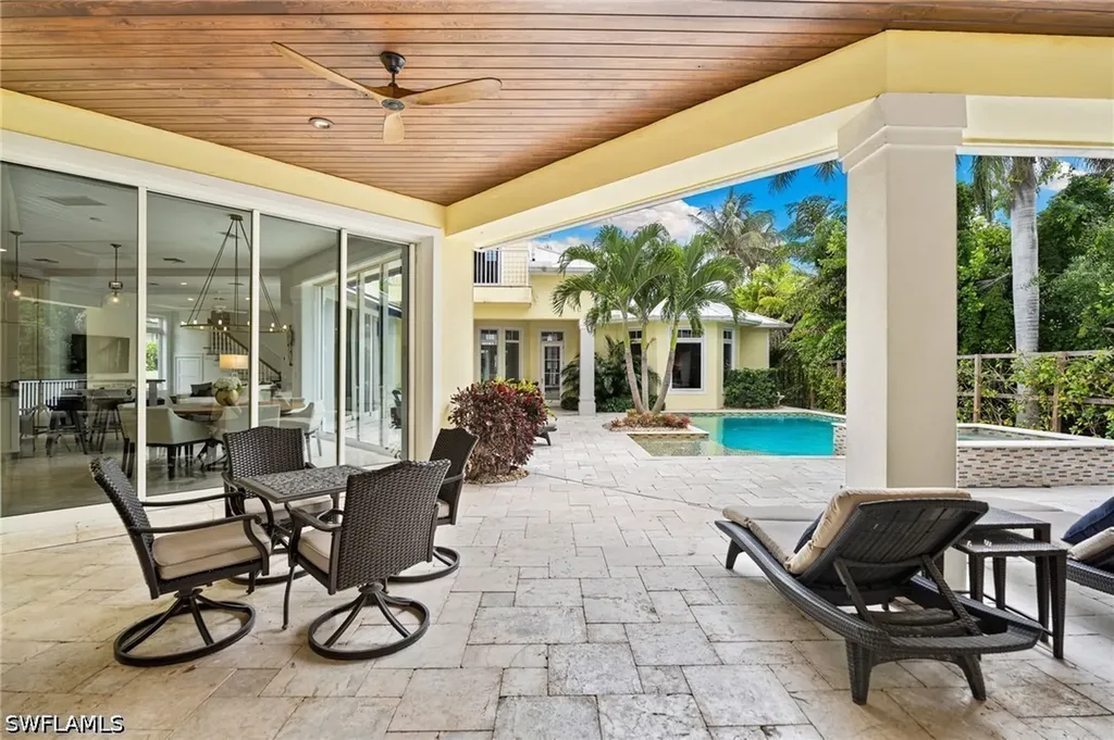615 Binnacle Drive Naples FL 34103