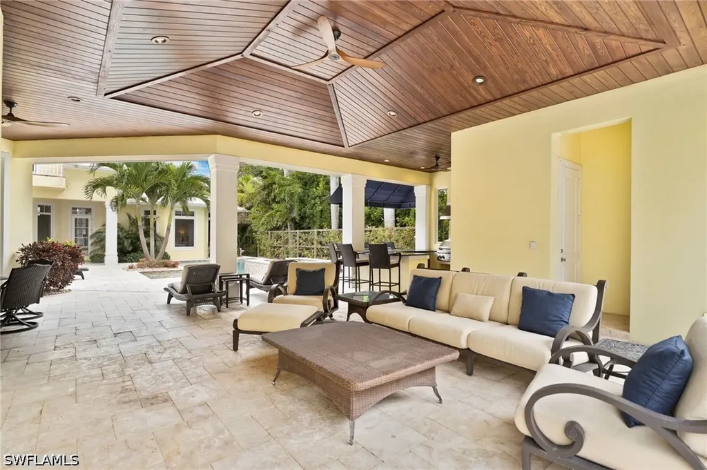 615 Binnacle Drive Naples FL 34103