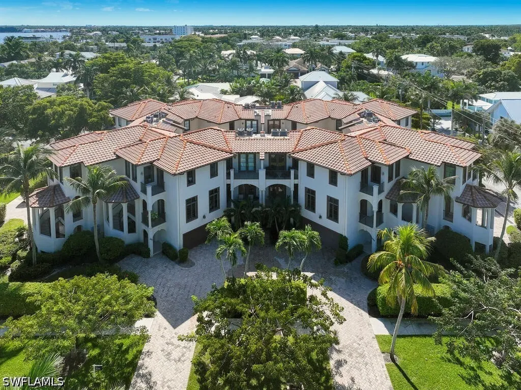 692 10th Avenue S Naples FL 34102