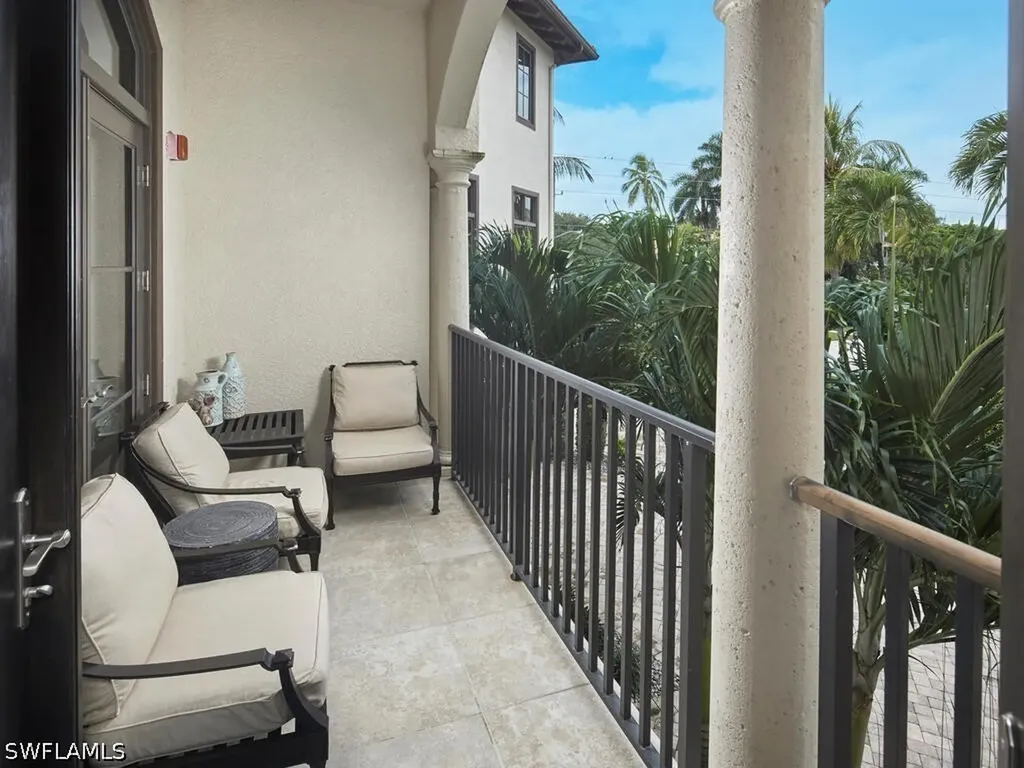 692 10th Avenue S Naples FL 34102