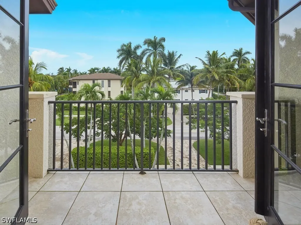 692 10th Avenue S Naples FL 34102