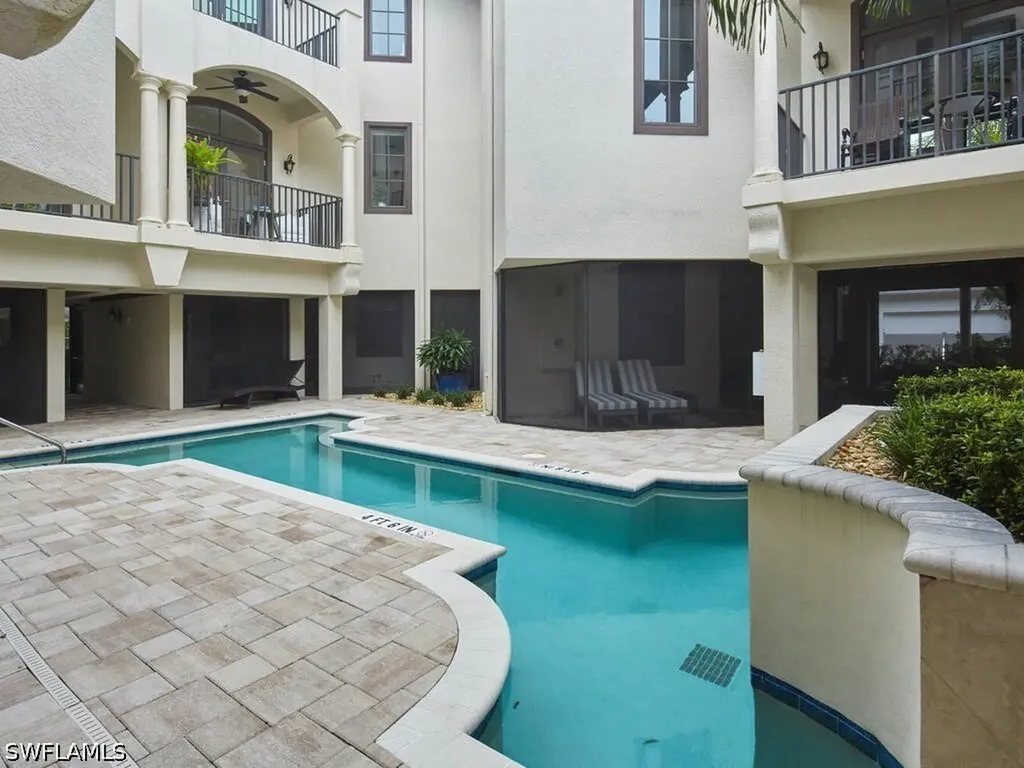 692 10th Avenue S Naples FL 34102