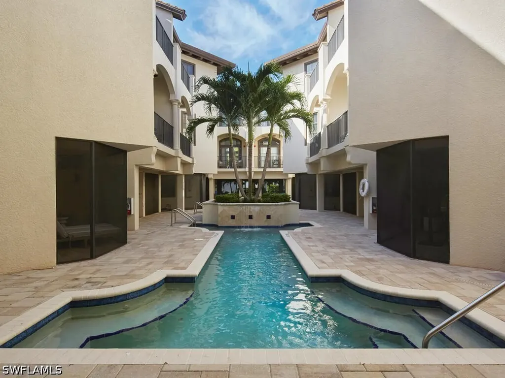 692 10th Avenue S Naples FL 34102