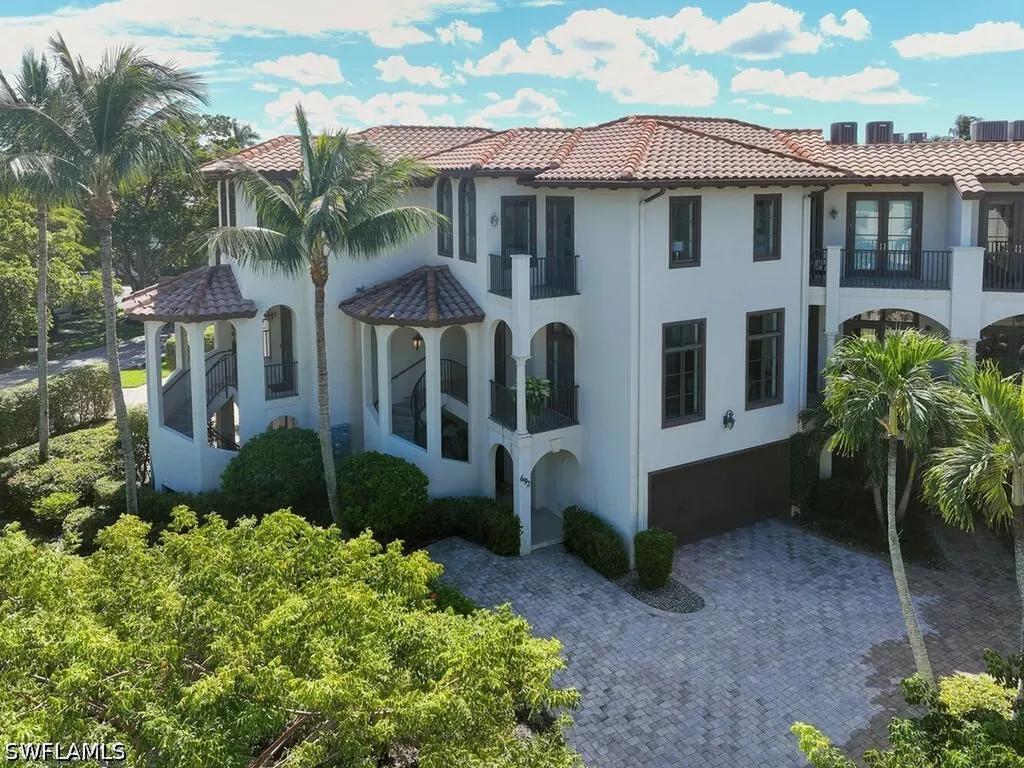 692 10th Avenue S Naples FL 34102