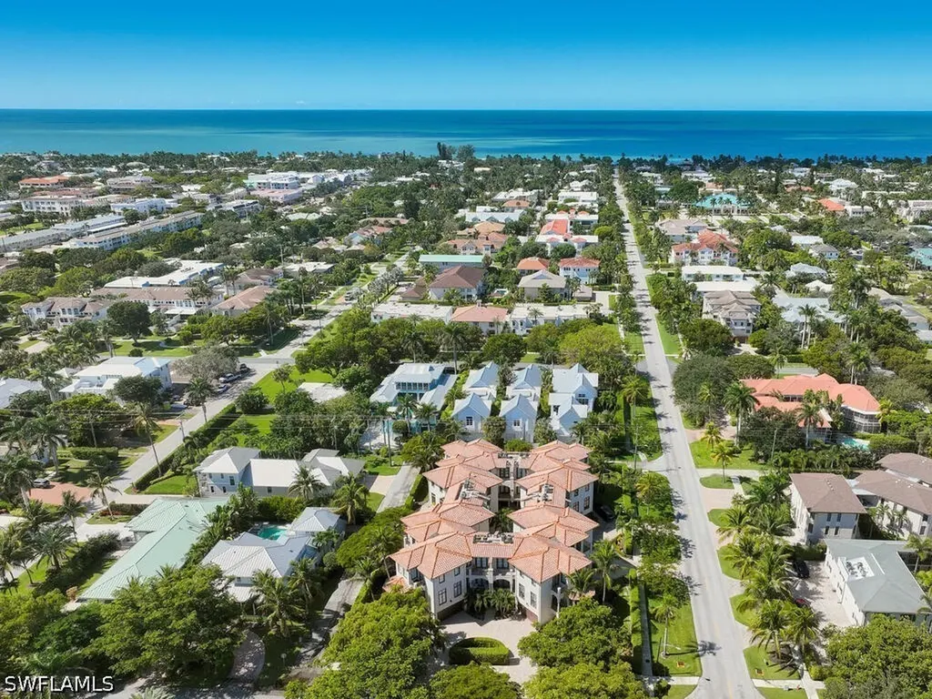 692 10th Avenue S Naples FL 34102