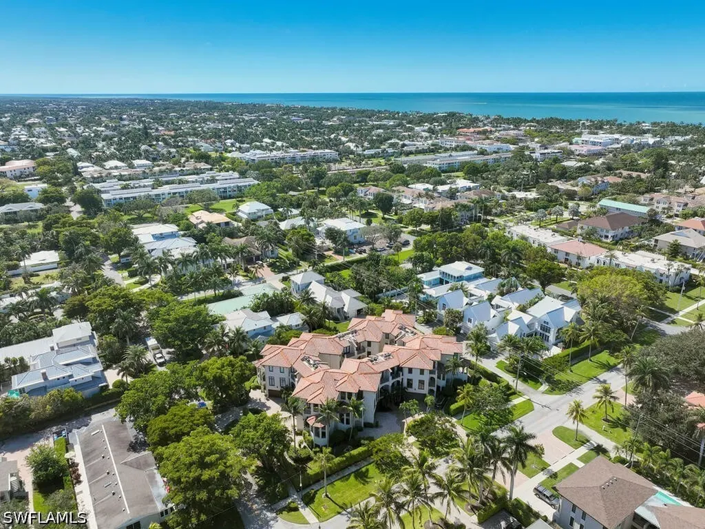 692 10th Avenue S Naples FL 34102