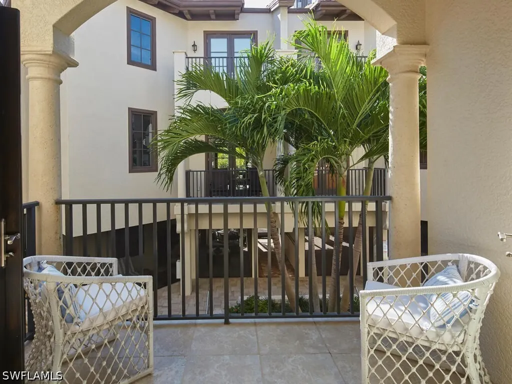 692 10th Avenue S Naples FL 34102