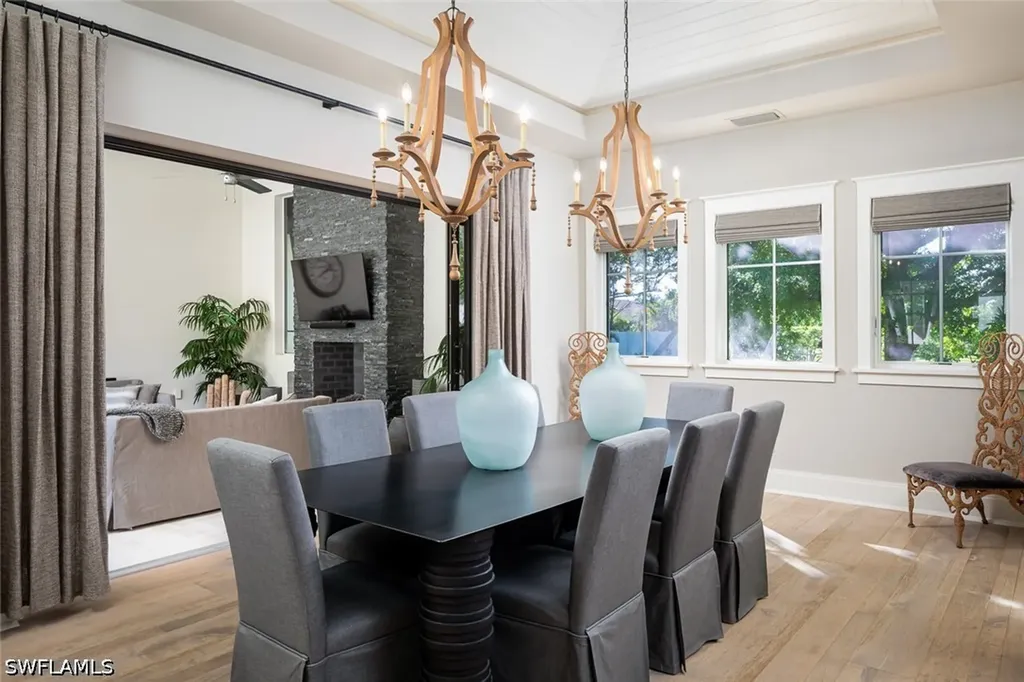 3170 Crayton Road Naples FL 34103