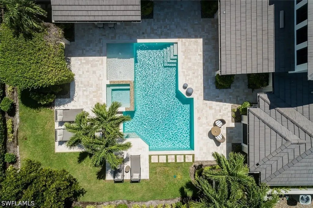 3170 Crayton Road Naples FL 34103