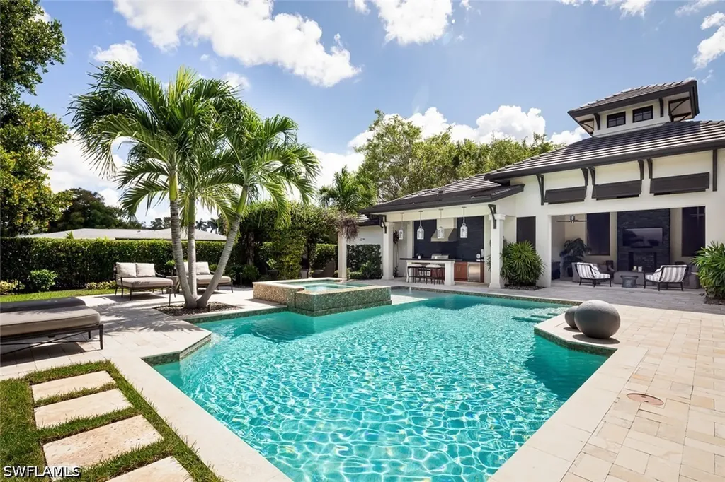 3170 Crayton Road Naples FL 34103