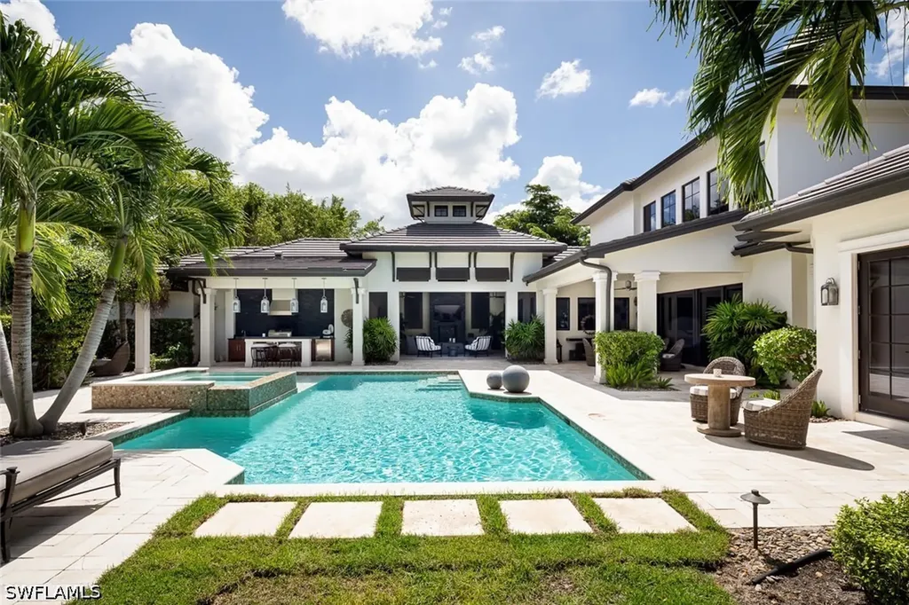 3170 Crayton Road Naples FL 34103