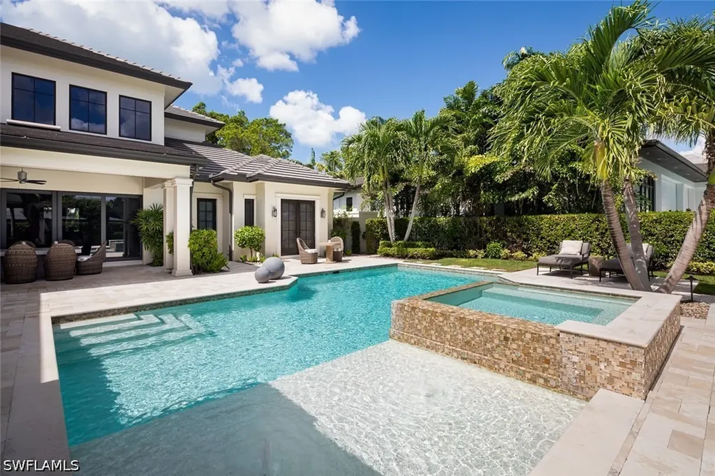 3170 Crayton Road Naples FL 34103