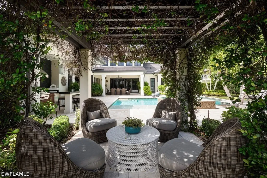 3170 Crayton Road Naples FL 34103