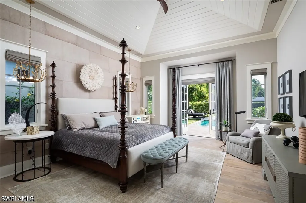 3170 Crayton Road Naples FL 34103