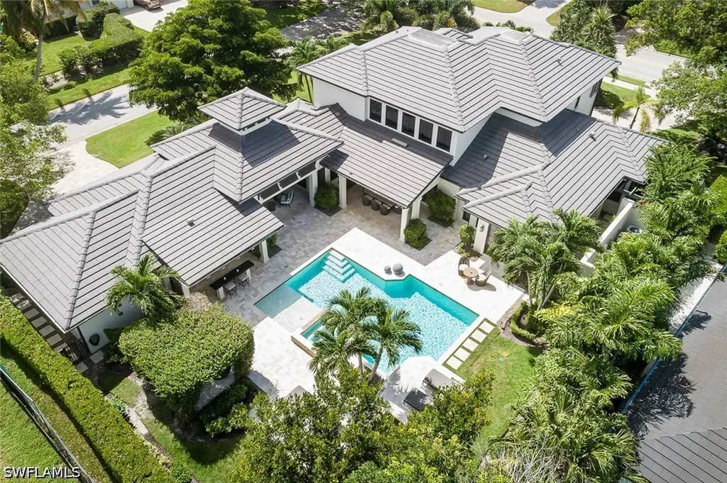3170 Crayton Road Naples FL 34103