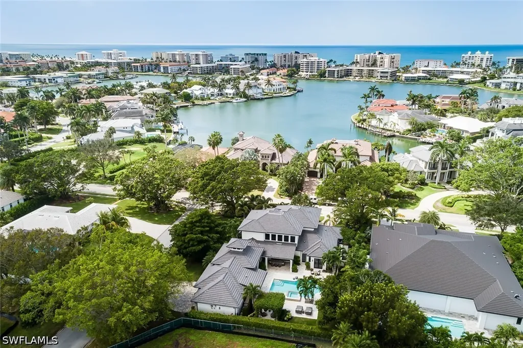 3170 Crayton Road Naples FL 34103
