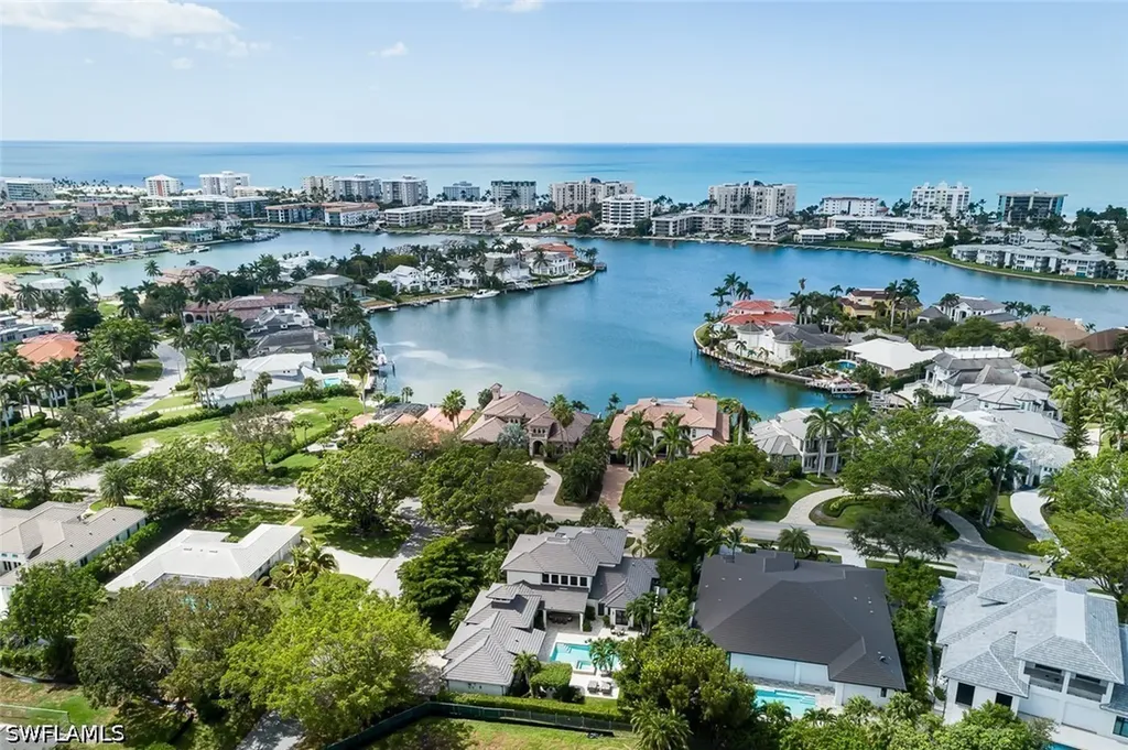 3170 Crayton Road Naples FL 34103