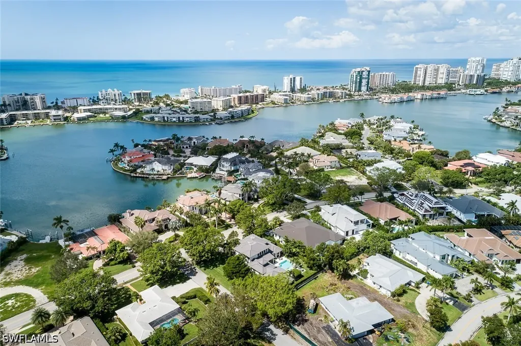 3170 Crayton Road Naples FL 34103