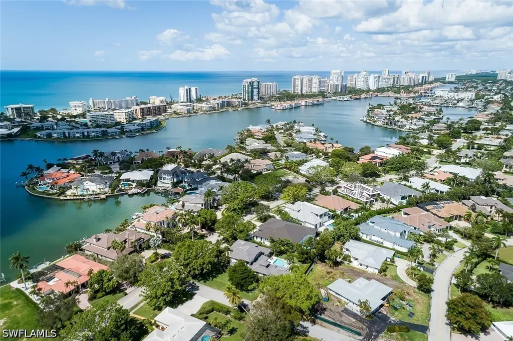3170 Crayton Road Naples FL 34103