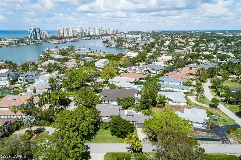 3170 Crayton Road Naples FL 34103