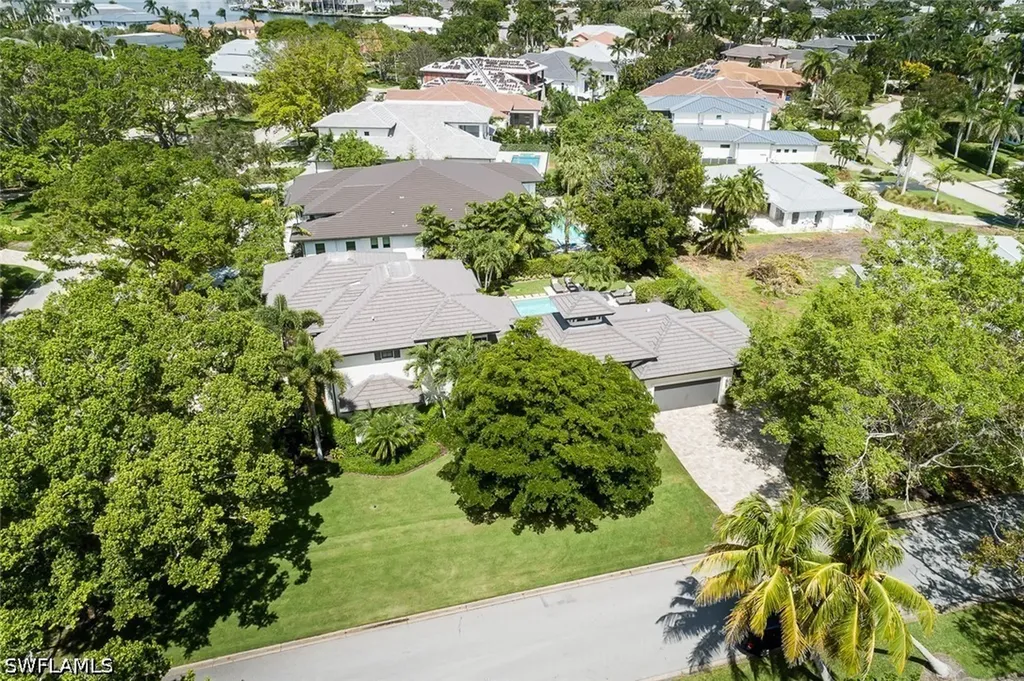 3170 Crayton Road Naples FL 34103