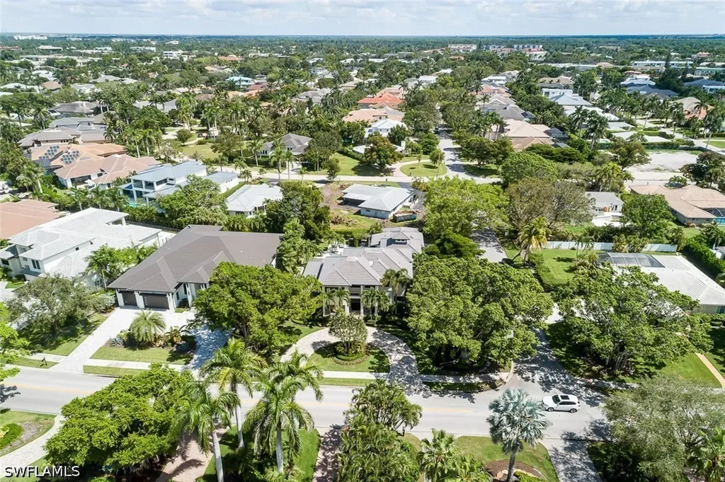 3170 Crayton Road Naples FL 34103