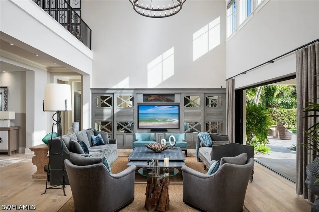 3170 Crayton Road Naples FL 34103