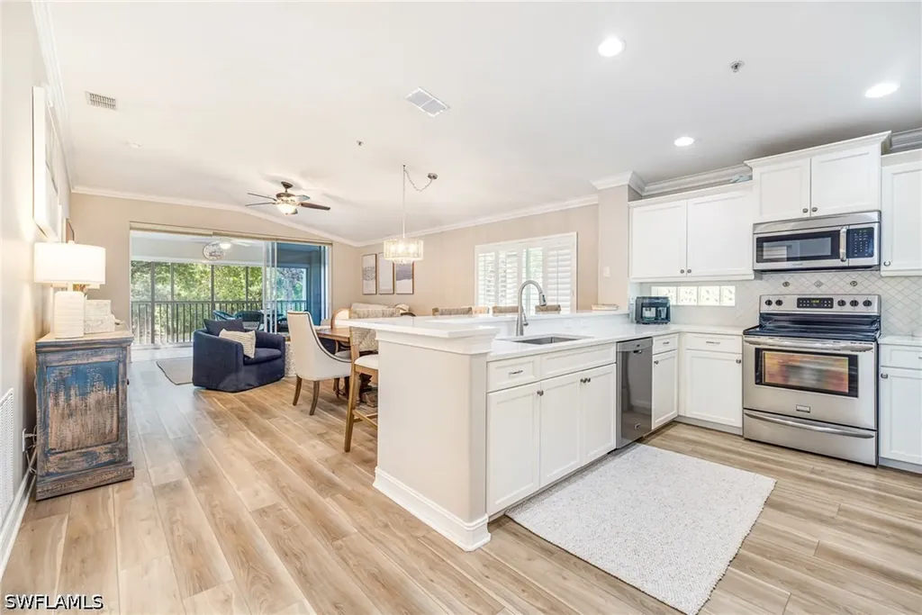 Naples FL, 975 Tarpon Cove Drive, Unit 204