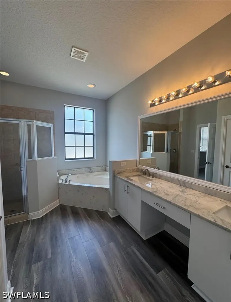 7614 Bristol Circle Naples FL 34120